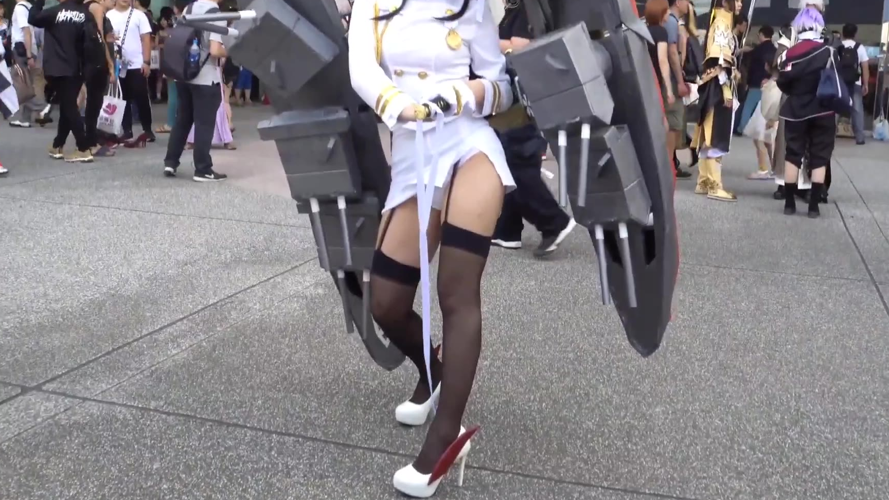 看在吊带袜的面子上不给我五个香蕉吗?碧蓝航线爱宕cosplay